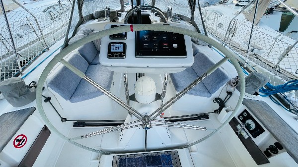 2005 DUFOUR 44