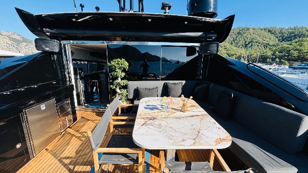 2004 SUNSEEKER PREDATOR 82