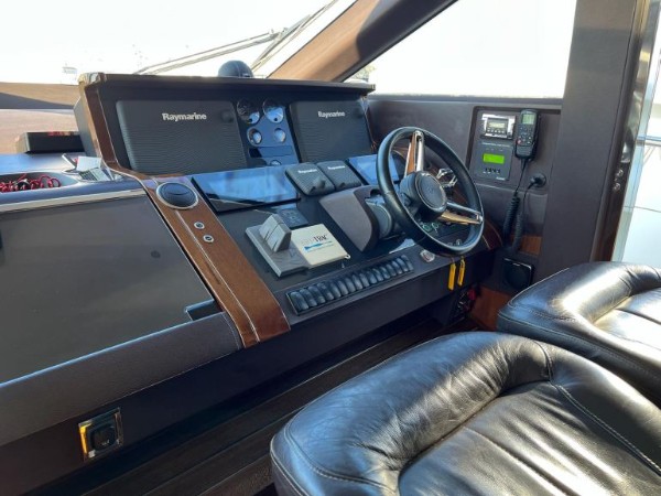 2016 PRINCESS 72 FLY