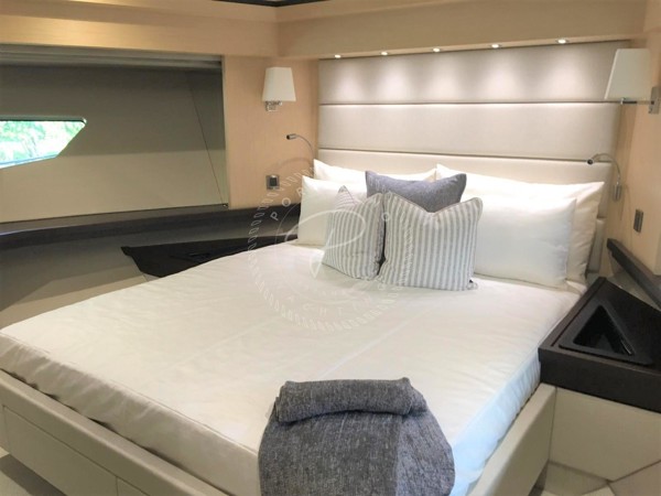 2016 SUNSEEKER 86 YACHT