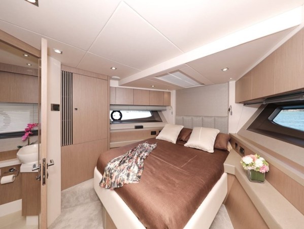 2017 SUNSEEKER MANHATTAN 52