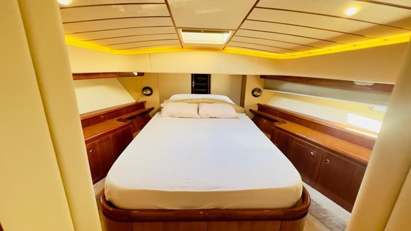 2002 FERRETTI 680 