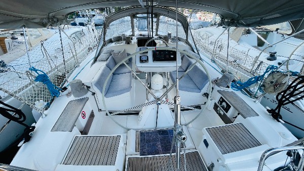 2005 DUFOUR 44