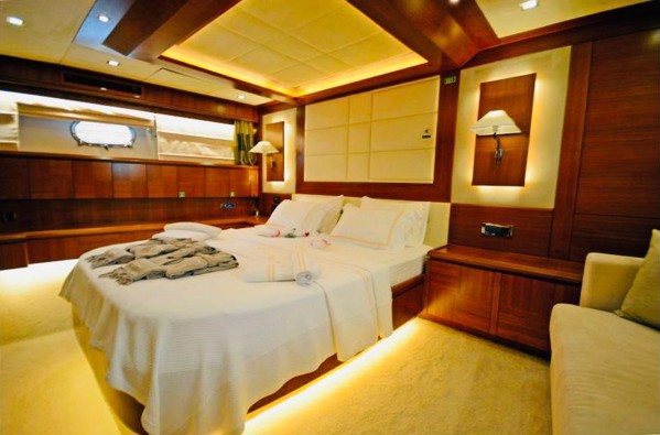 2009 CUSTOM 110 FEET