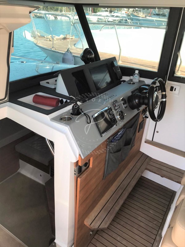 2016 AXOPAR 37 AC