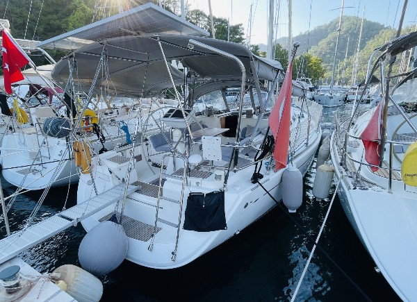 2005 DUFOUR 44