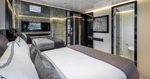 2024 MOTOR YACHT 37 M