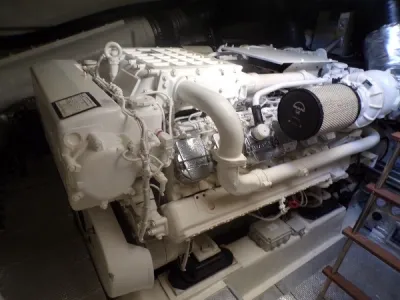 2009 FERRETTI YACHTS 630