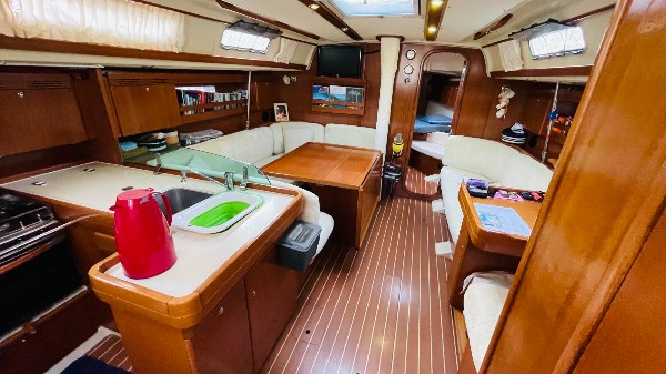 2005 DUFOUR 44