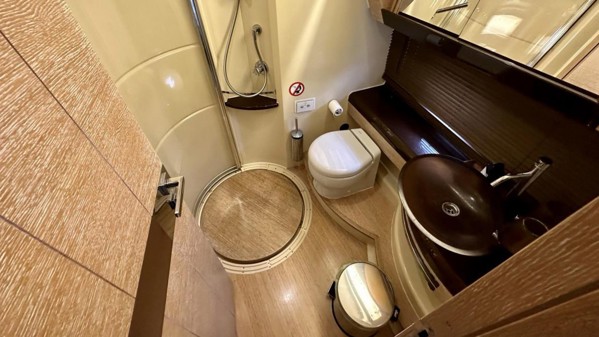 2009 AZIMUT 58