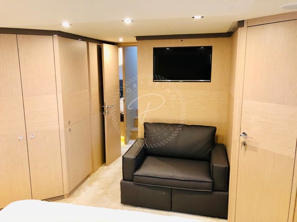 2016 FERRETTI 750
