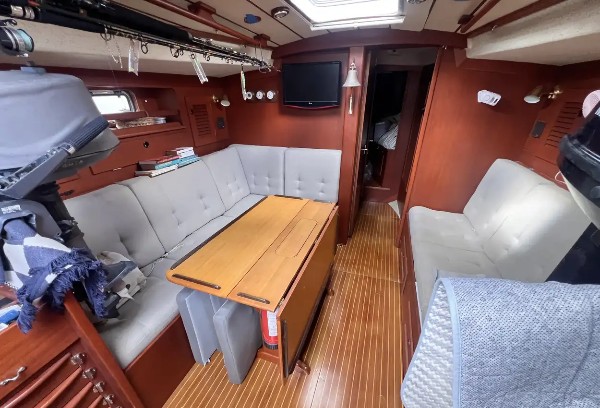 1985 HALLBERG-RASSY 38