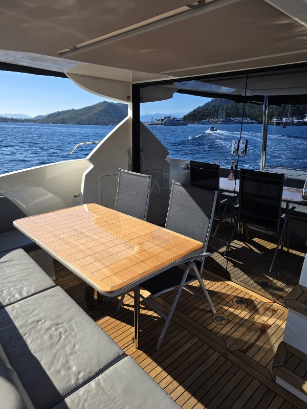 2016 ABSOLUTE 52 FLY