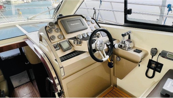 2011 GALEON 385 HTS