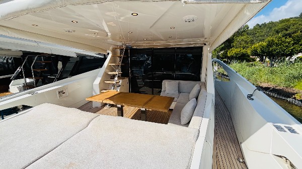 2017 NUMARINE 62 FLY