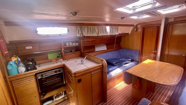 2008 BAVARIA 38 CRUISER