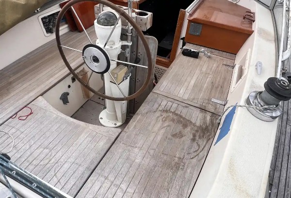 1985 HALLBERG-RASSY 38