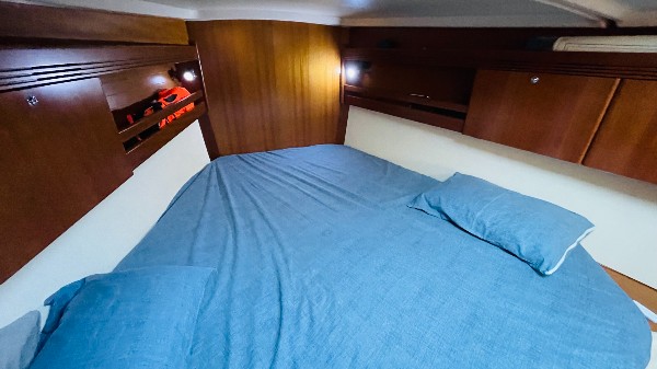 2005 DUFOUR 44