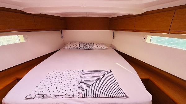 2013 JEANNEAU SUN ODYSSEY 469