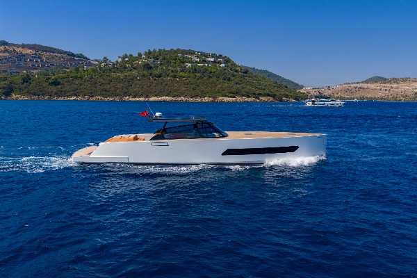 2025 MOTOR YACHT 18.5 M