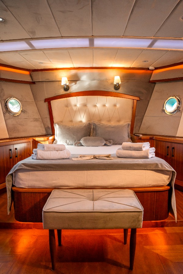 2023 CUSTOM TRAWLER 22 M