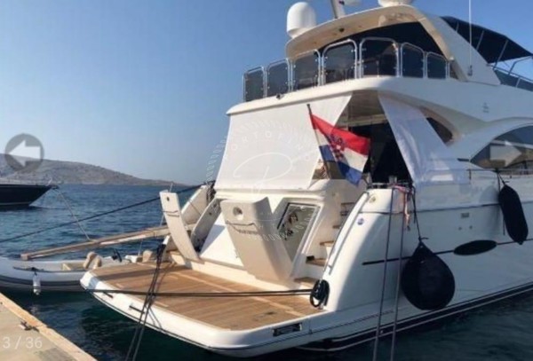 2012 PRINCESS 72 FLY