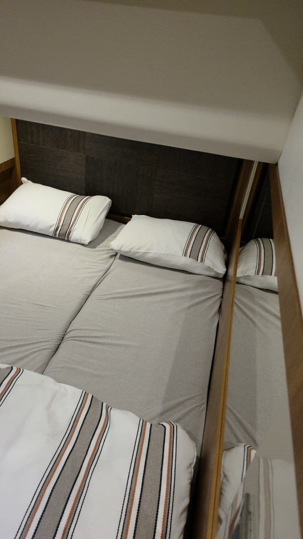 2016 ABSOLUTE 52 FLY