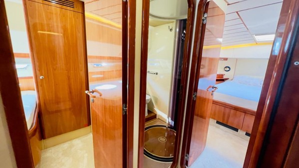2002 FERRETTI 680 