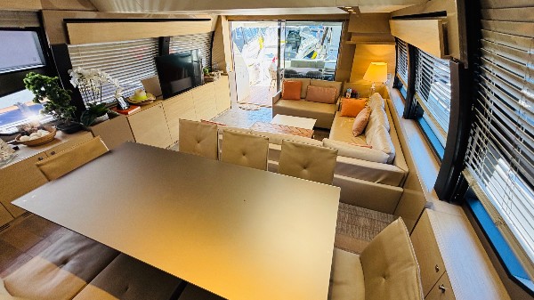 2012 FERRETTI 720 FLY