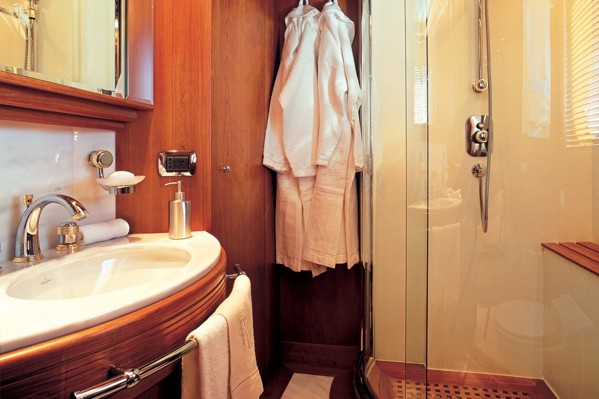 AZIMUT GRANDE 116