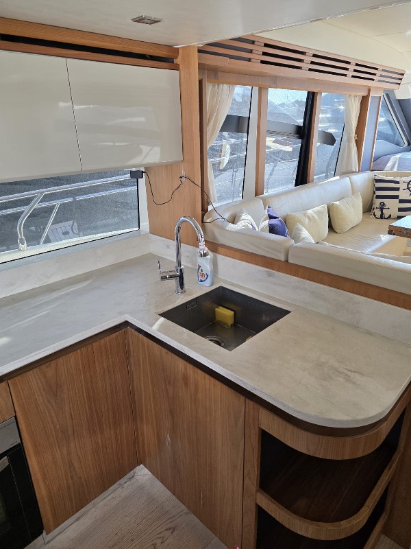 2016 ABSOLUTE 52 FLY