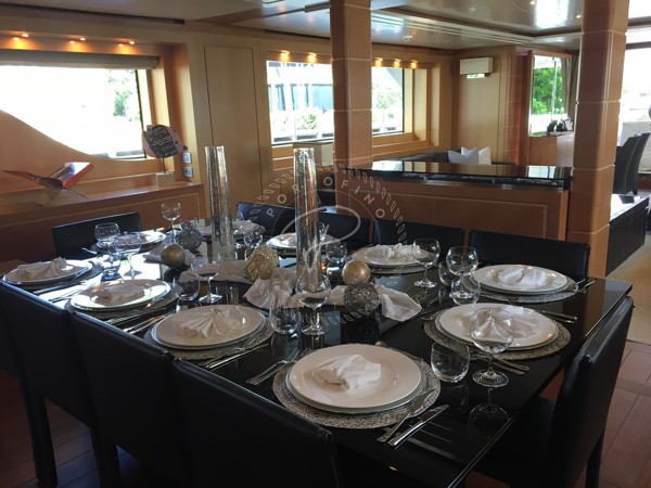 2010 SANLORENZO 37M