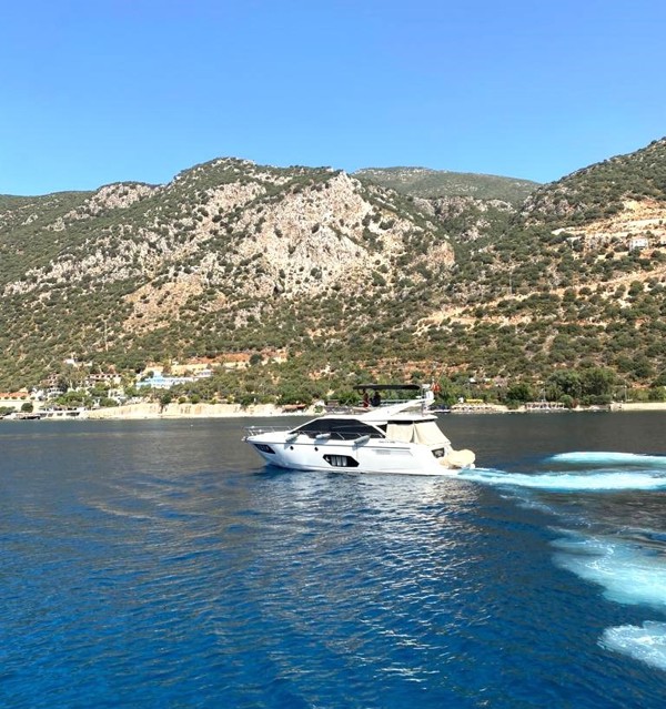 2015 ABSOLUTE 56 FLY