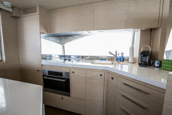 2014 FERRETTI YACHTS 690