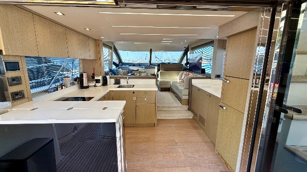 2018 SUNSEEKER MANHATTAN 52