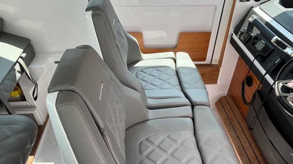 2021 AXOPAR 28 CABIN