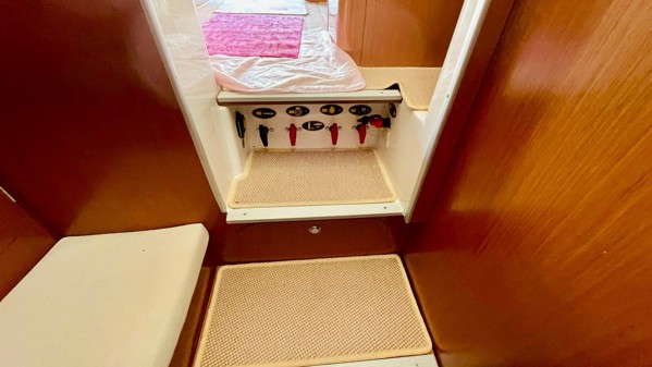 2008 BENETEAU ANTARES 9