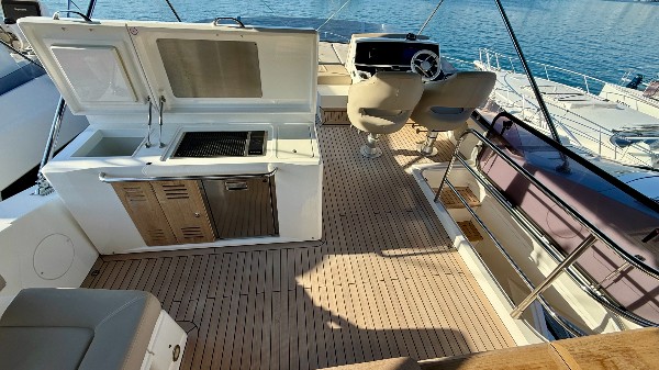 2018 SUNSEEKER MANHATTAN 52