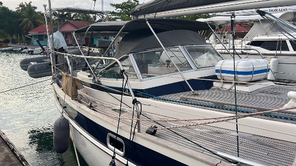 1985 HALLBERG-RASSY 38