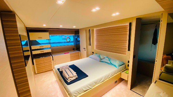 2023 FERRETTI 670
