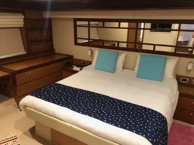 2009 FERRETTI YACHTS 630
