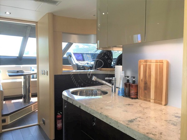 2016 SUNSEEKER 86 YACHT
