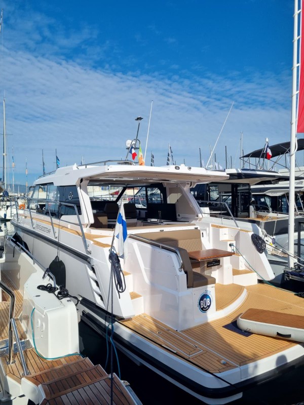 AQUADOR BOATS 400 HT