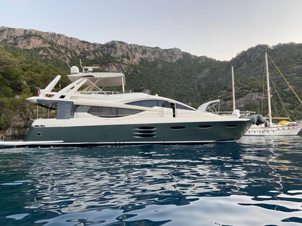 2010/2021 NUMARINE 78 FLY
