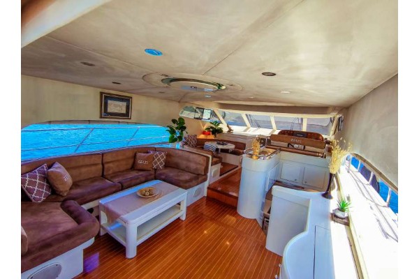 2010 CUSTOM MOTORYACHT 19M