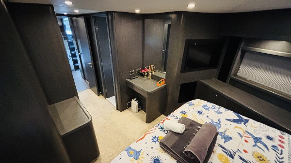 2004 SUNSEEKER PREDATOR 82