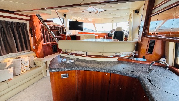 2001 SUNSEEKER MANHATTAN 64