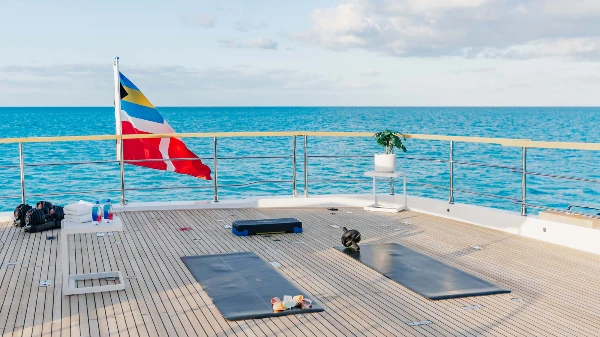 2022 MOTOR YACHT 37M