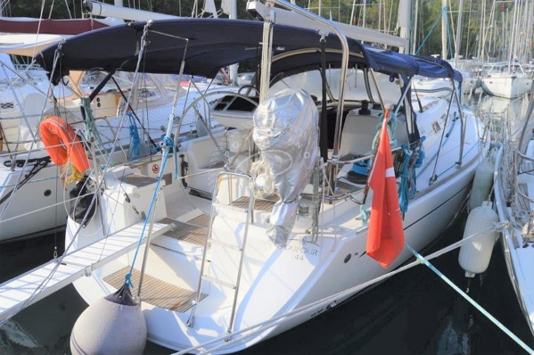 2005 DUFOUR 44