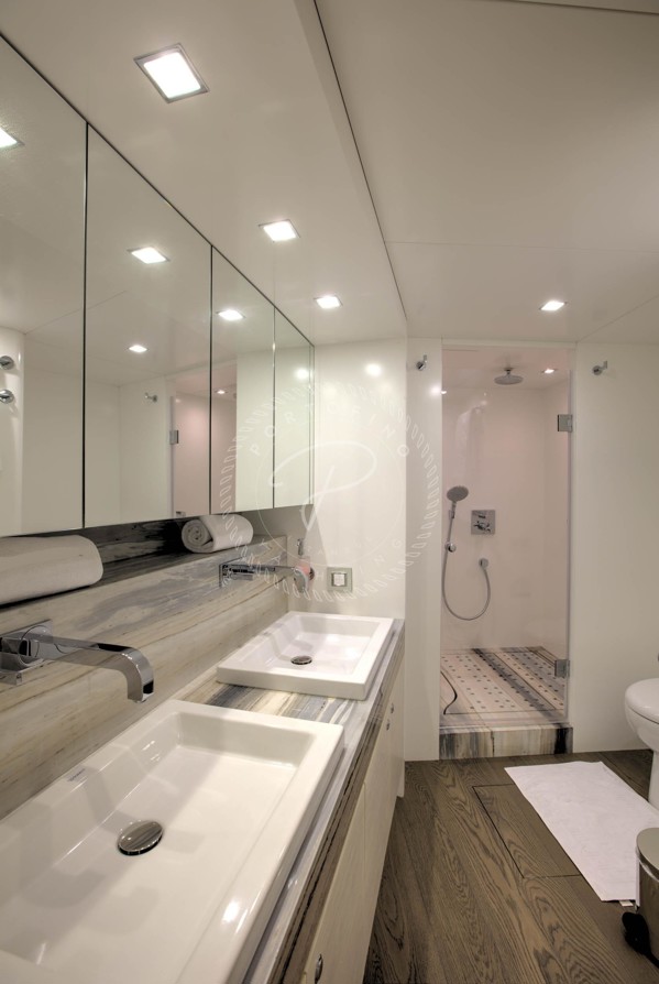 2014 HG YACHT 32M